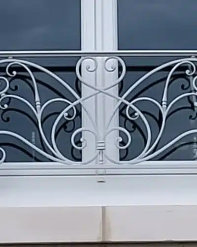 Garde corps s'harmonisant parfaitement avec les restrictions ABF