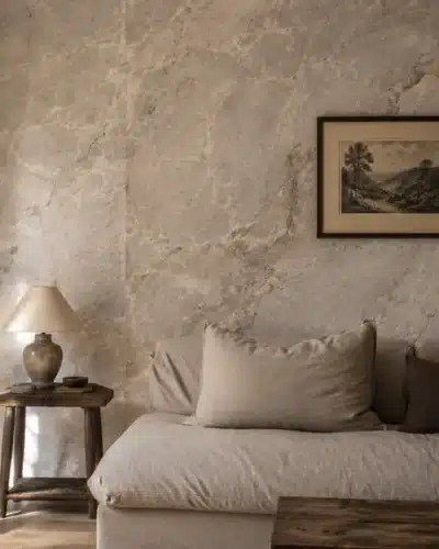 Papier peint effet marbre dans un salon