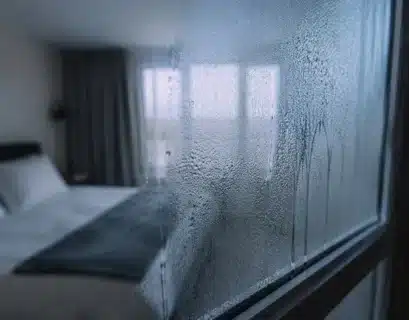 Maison humide avec de la condensation